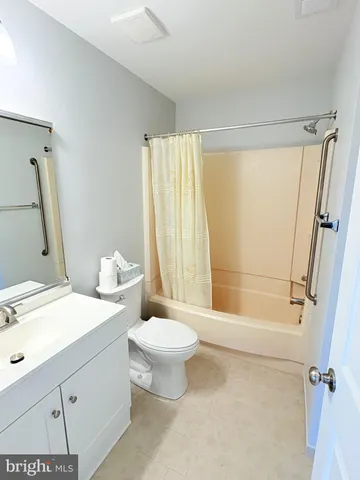 $2,100 | 265 Barclay Court, West Deptford, NJ 08051