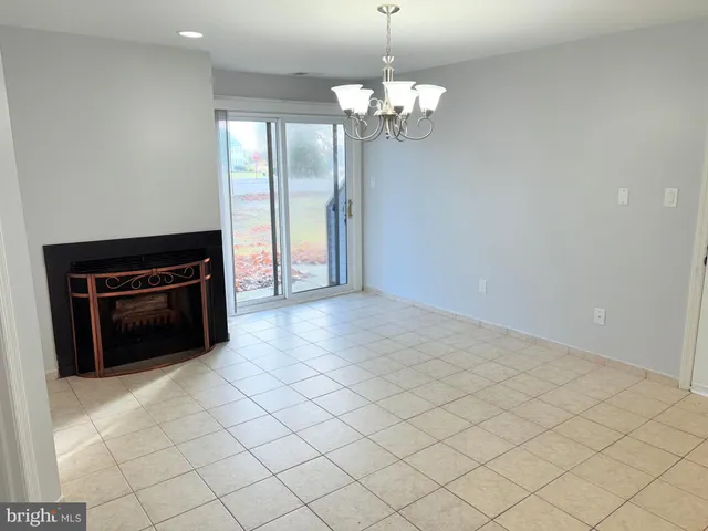 $2,100 | 265 Barclay Court, West Deptford, NJ 08051