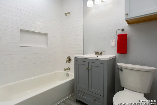 $1,350 | 129 East Torrey Street, New Braunfels, TX 78130