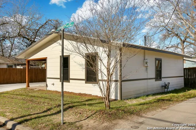 $1,350 | 129 East Torrey Street, New Braunfels, TX 78130