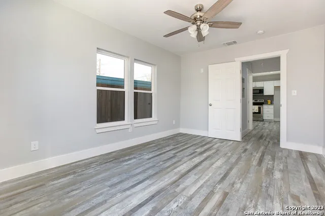 $1,350 | 129 East Torrey Street, New Braunfels, TX 78130