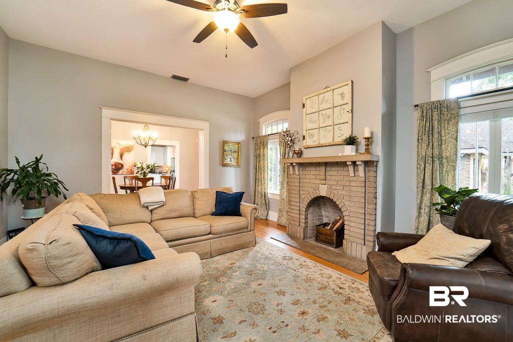 1811 Spring Hill Avenue Mobile, AL 36607 - Photo 6 of 37 Living Room
