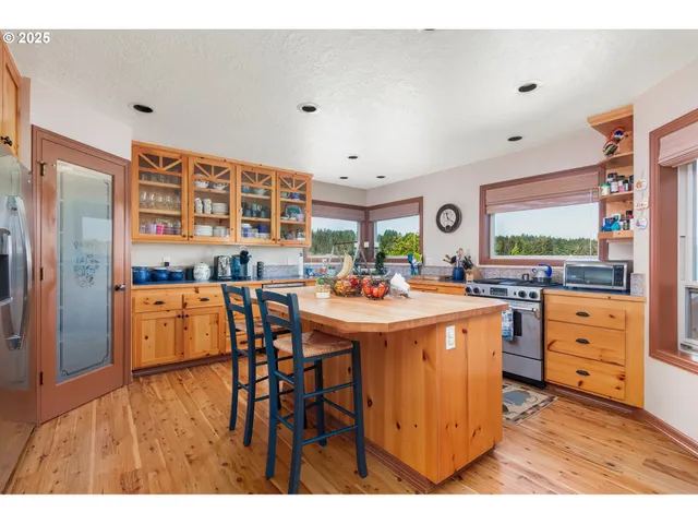 $1,395,000 | 1635 Northeast East Devils Lake Road, Otis, OR 97368