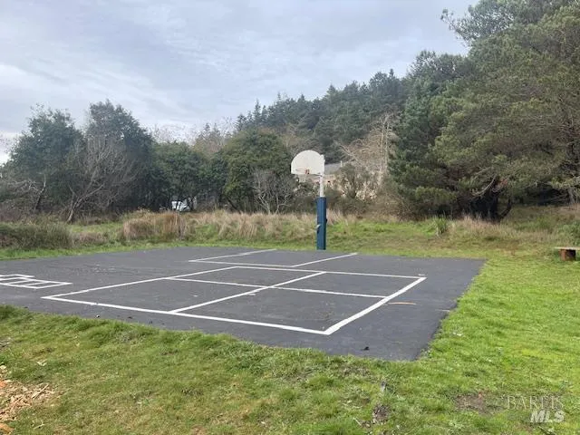 a view of a fountain in the backyard of a house