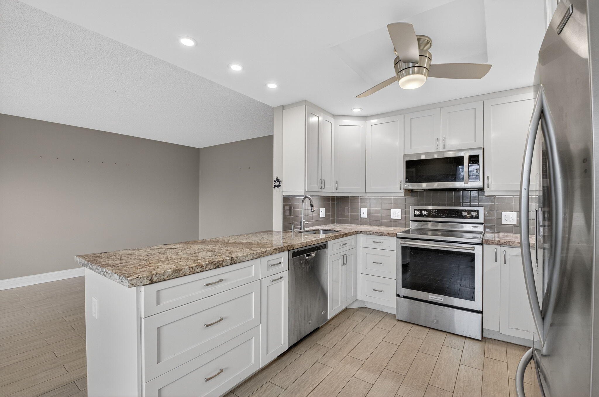 4054 Rexford Drive Boca Raton, FL 33434 - Photo 6 of 55 15-web-or-mls-DSC_7761