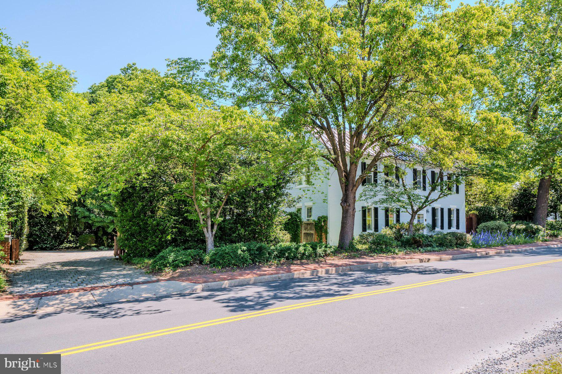 208 Edwards Ferry Road Northeast Leesburg, VA 20176 - Photo 2 of 76