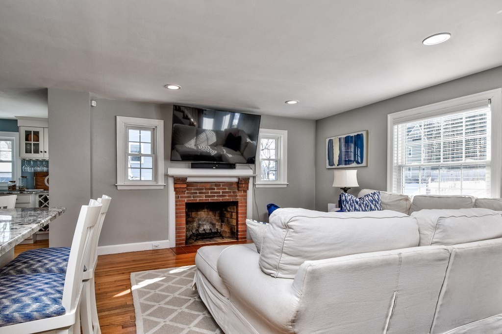 11 MacArthur Road Natick, MA 01760 - Photo 3 of 25 Gallery Image 3