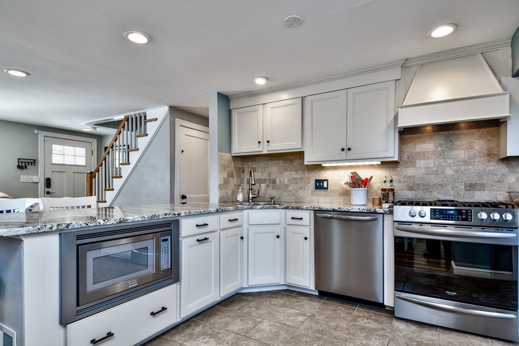 11 MacArthur Road Natick, MA 01760 - Photo 8 of 25 Gallery Image 8
