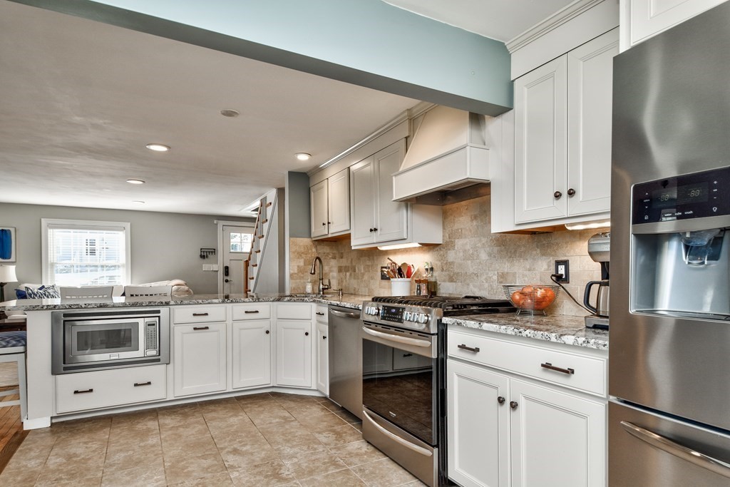 11 MacArthur Road Natick, MA 01760 - Photo 9 of 25 Gallery Image 9