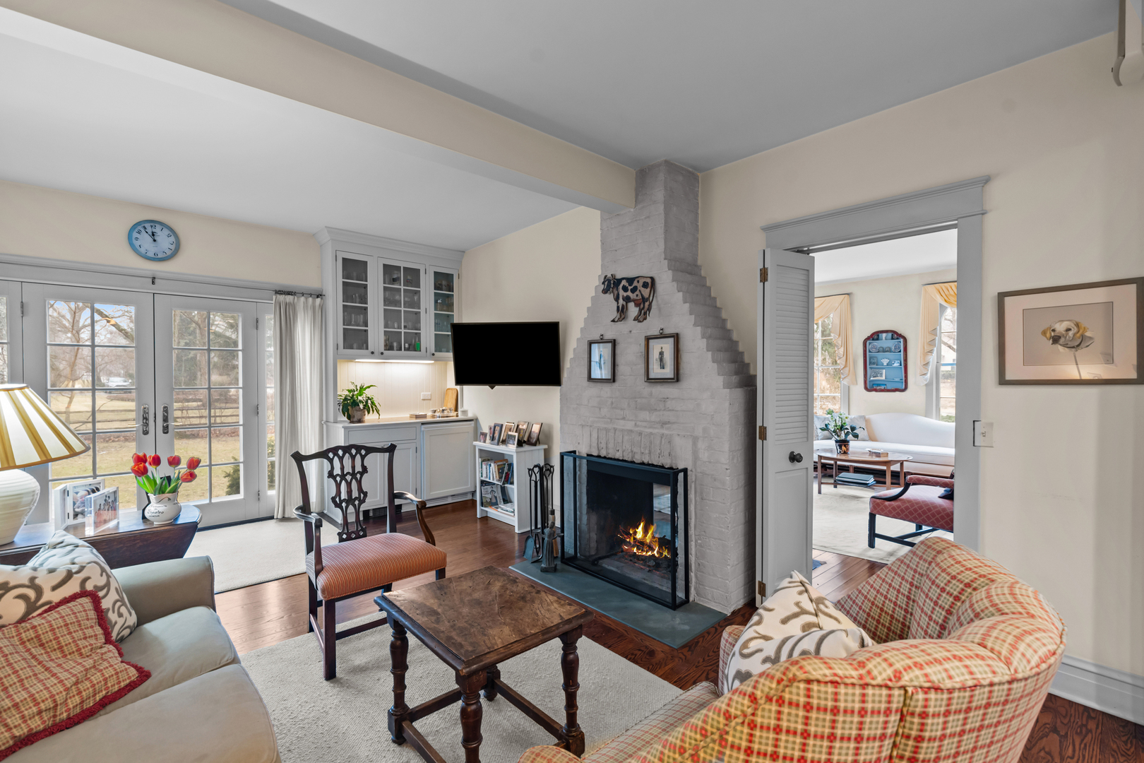 595 Washington Road Lake Forest, IL 60045 - Photo 13 of 28 a living room with furniture and a fireplace