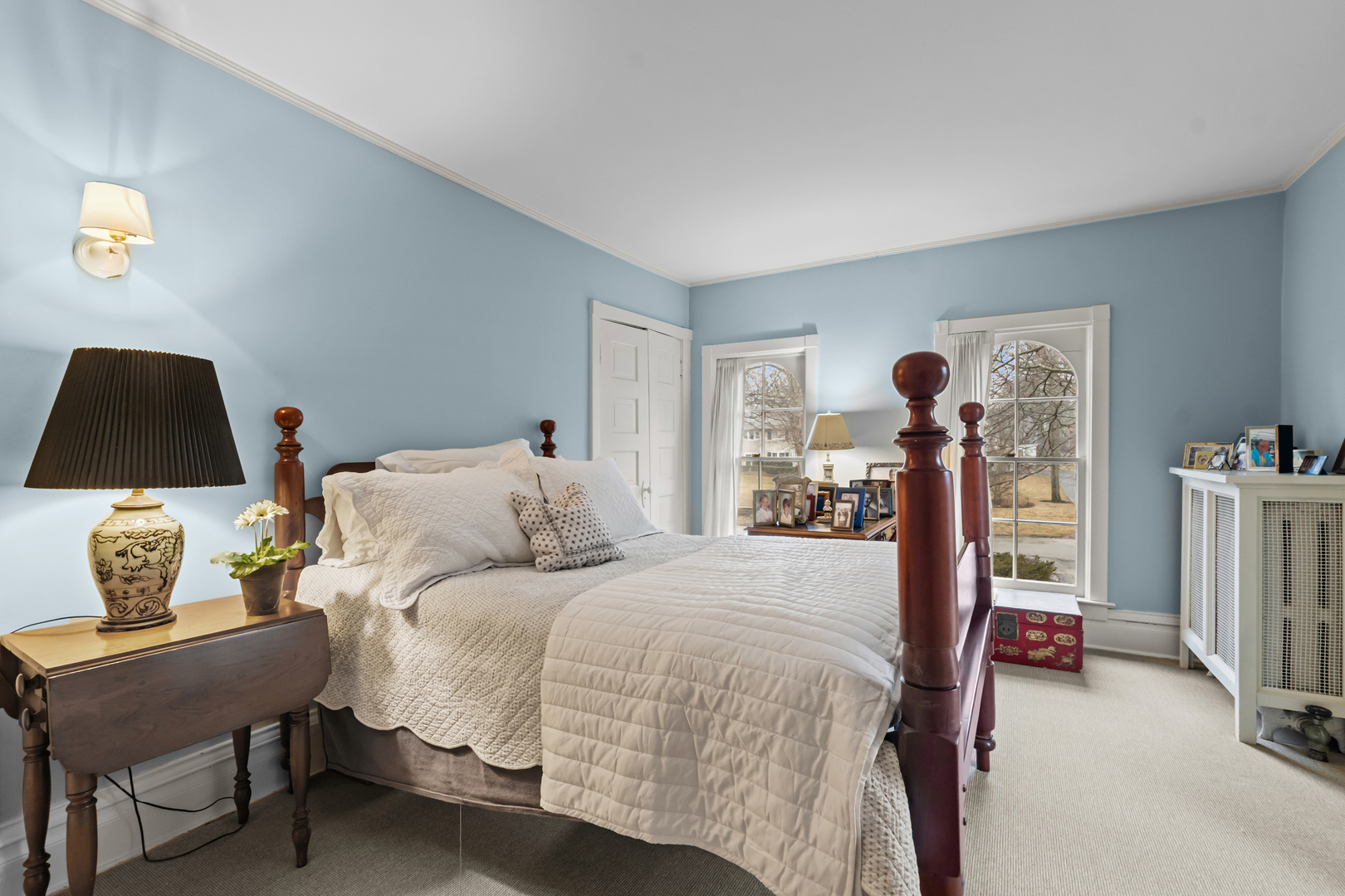 595 Washington Road Lake Forest, IL 60045 - Photo 19 of 28 a bedroom with a bed and a window