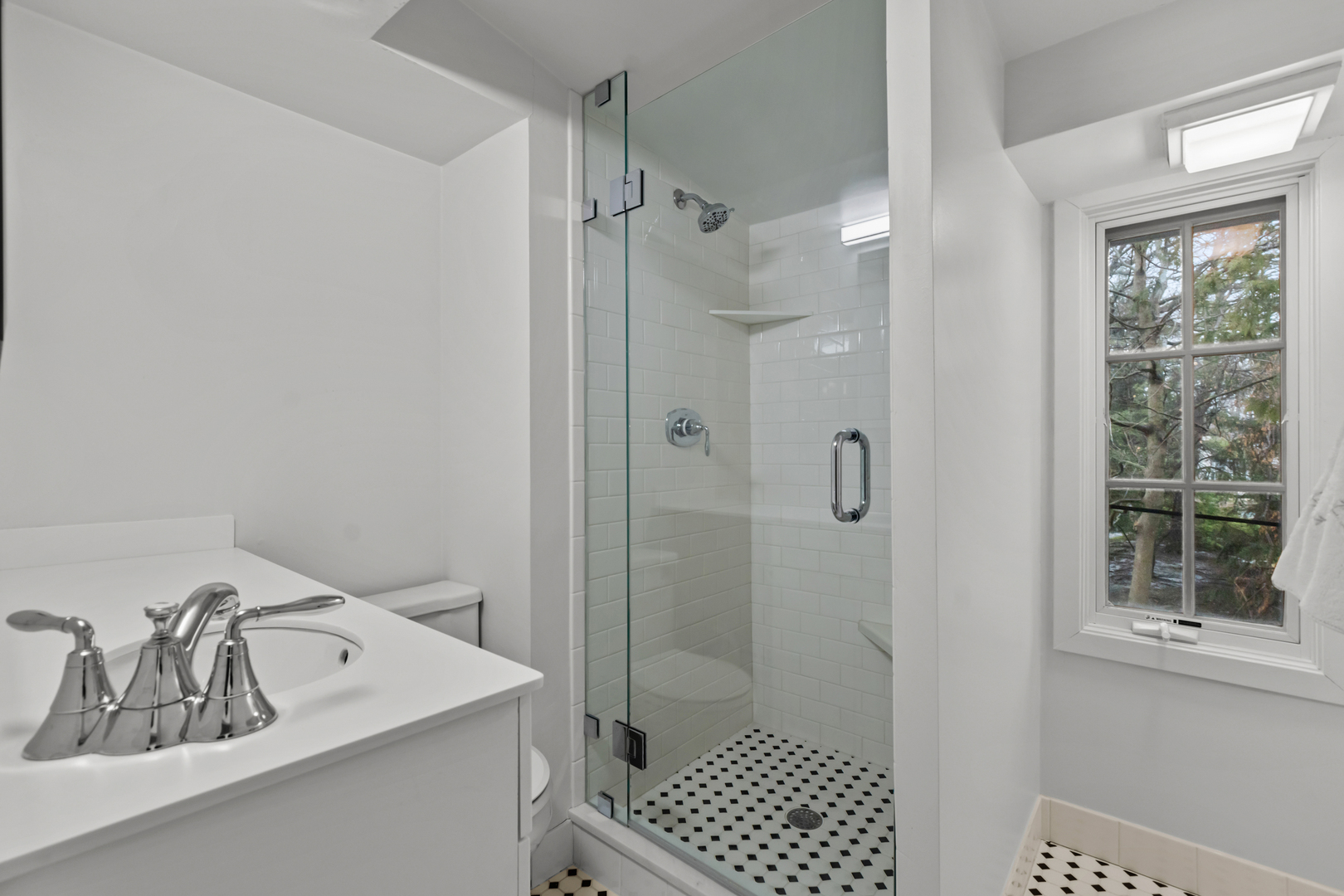 595 Washington Road Lake Forest, IL 60045 - Photo 23 of 28 a bathroom with a sink a toilet a shower and a window