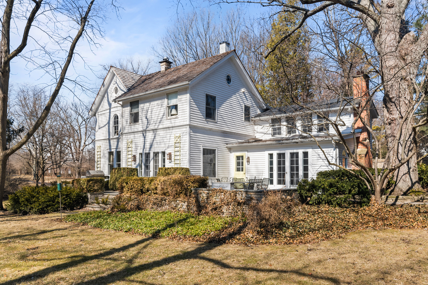 595 Washington Road Lake Forest, IL 60045 - Photo 26 of 28 a front view of a house with garden