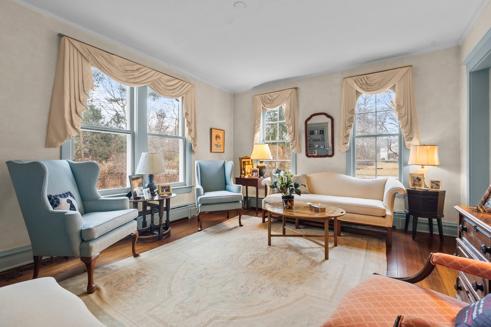 595 Washington Road Lake Forest, IL 60045 - Photo 4 of 28 a living room with furniture and a large window