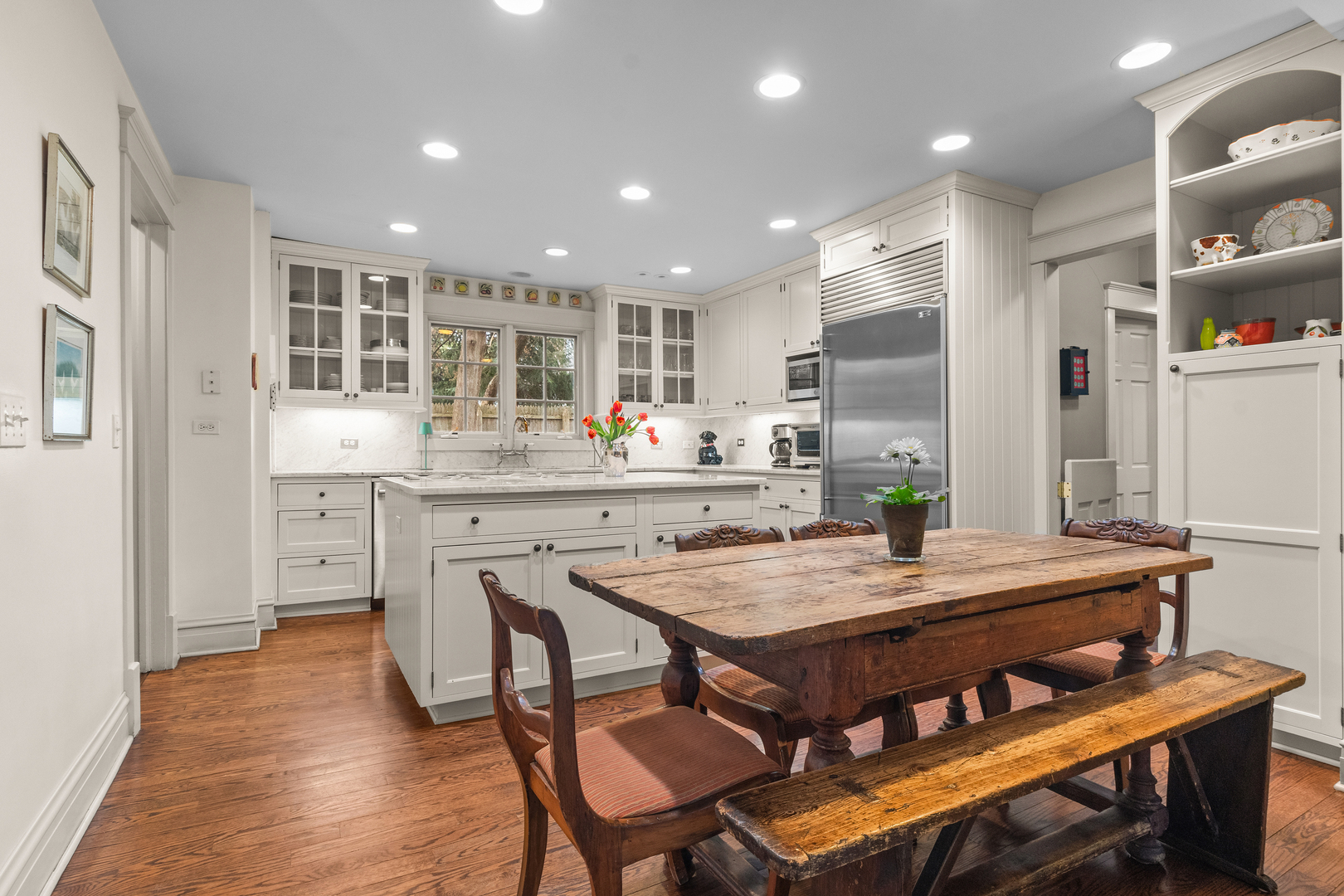 595 Washington Road Lake Forest, IL 60045 - Photo 9 of 28 a kitchen with a table and chairs in it