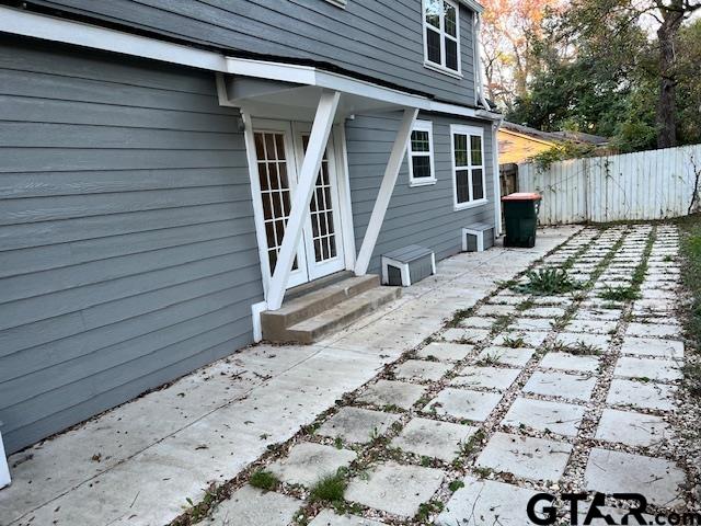 1114 West Camellia Street Tyler, TX 75701 - Photo 3 of 6 a backyard of a house