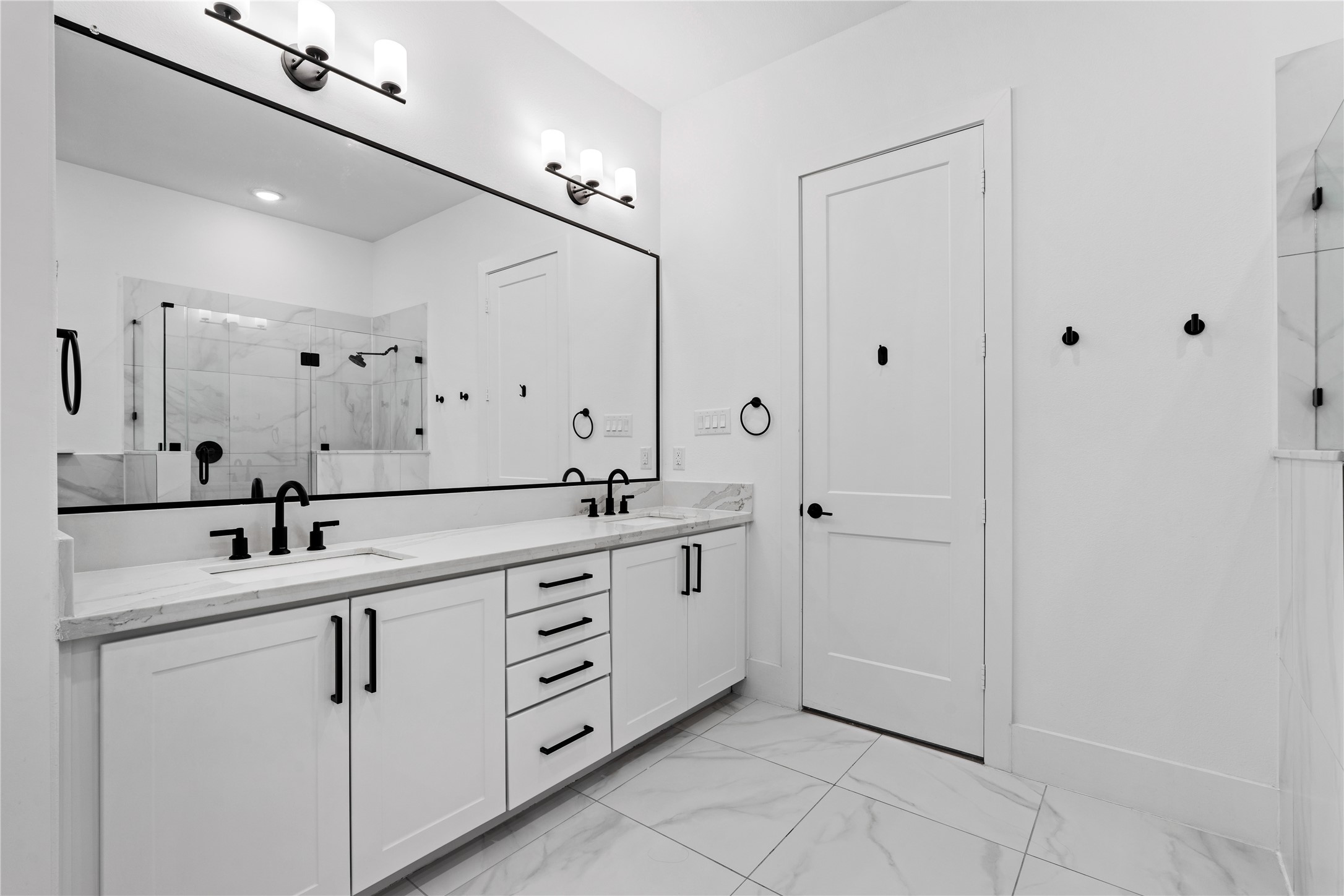 9011 Wellspring Drive Houston, TX 77080 - Photo 17 of 24 a spacious bathroom with a double vanity sink mirror and