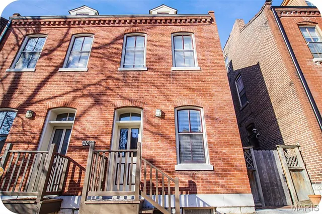 $460,000 | 2211 Menard Street, St. Louis, MO 63104