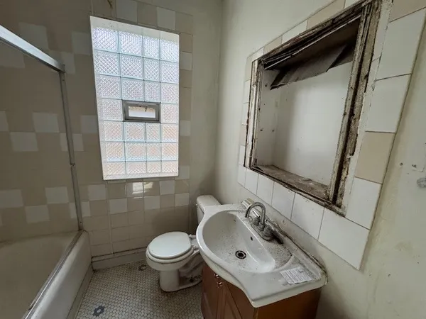$289,900 | 3053 North Kenneth Avenue, Chicago, IL 60641