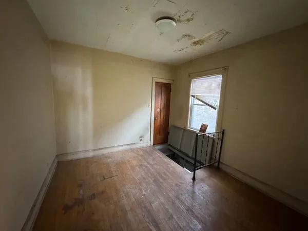 $289,900 | 3053 North Kenneth Avenue, Chicago, IL 60641