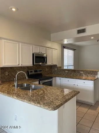 $1,995 | 15233 South 13th Way, Phoenix, AZ 85048