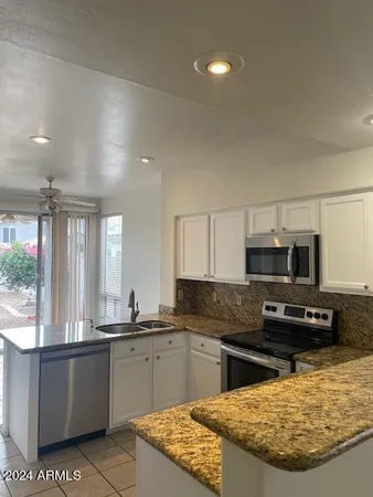$1,995 | 15233 South 13th Way, Phoenix, AZ 85048