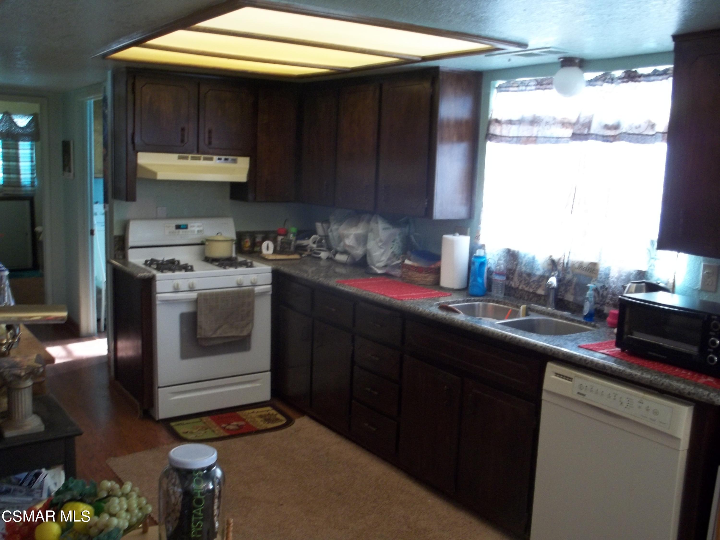 20554 Highline Road Tehachapi, CA 93561 - Photo 4 of 6 100_0310