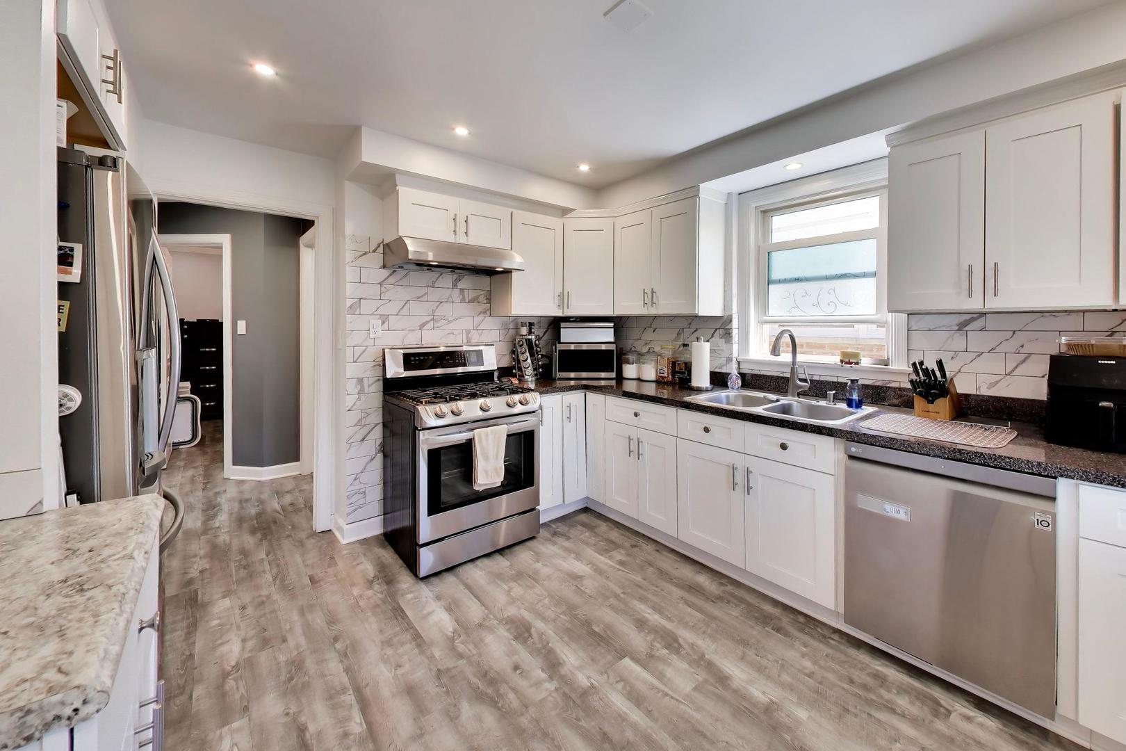 5016 North Mango Avenue, Unit 2 Chicago, IL 60630 - Photo 8 of 16