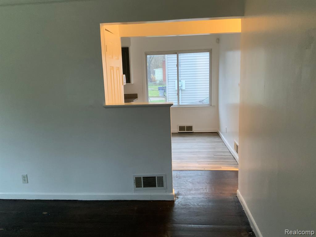 802 West Ridgeway Avenue Flint, MI 48505 - Photo 11 of 21