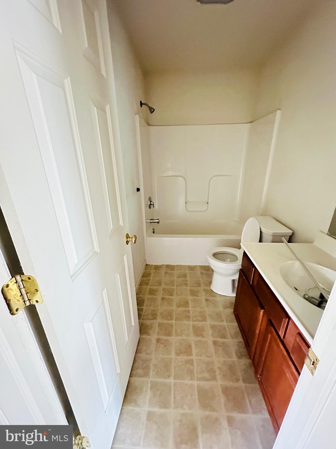 184 Mapleton Drive Harrisburg, PA 17112 - Photo 12 of 37 a bathroom with a bathtub and a sink