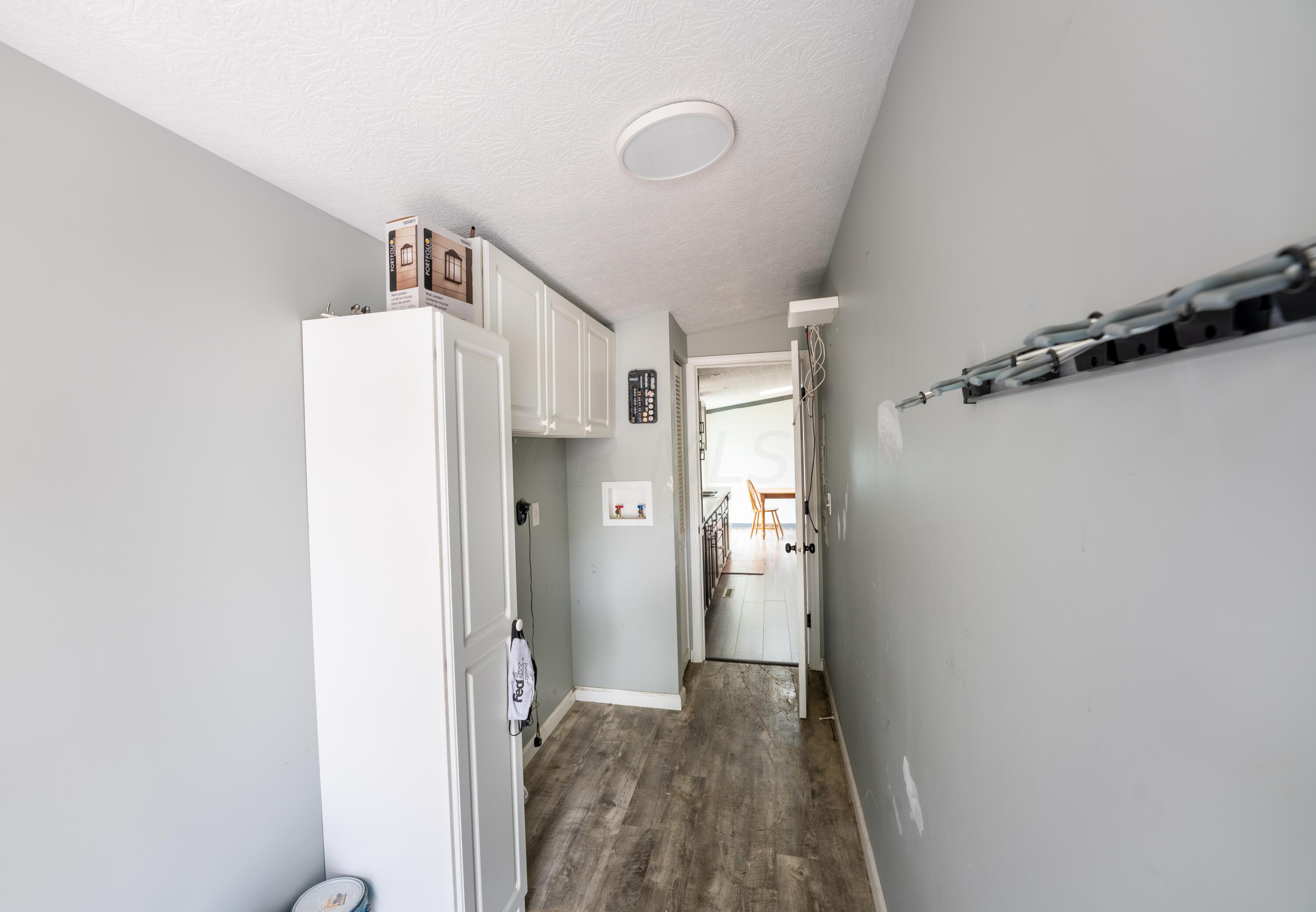 13785 Cleveland Road Southwest Pataskala, OH 43062 - Photo 14 of 24 14. Laundry & Mud Room