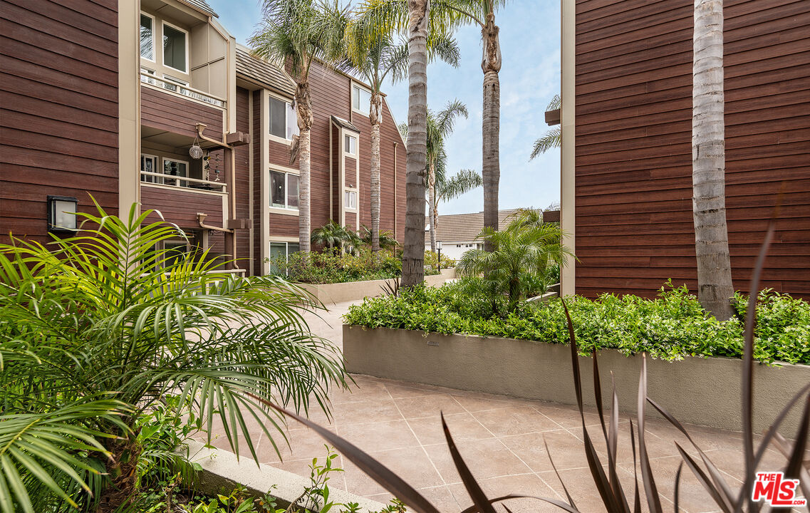4350 Vía Dolce, Unit 105 Marina del Rey, CA 90292 - Photo 22 of 31 a view of a pathway both side of building