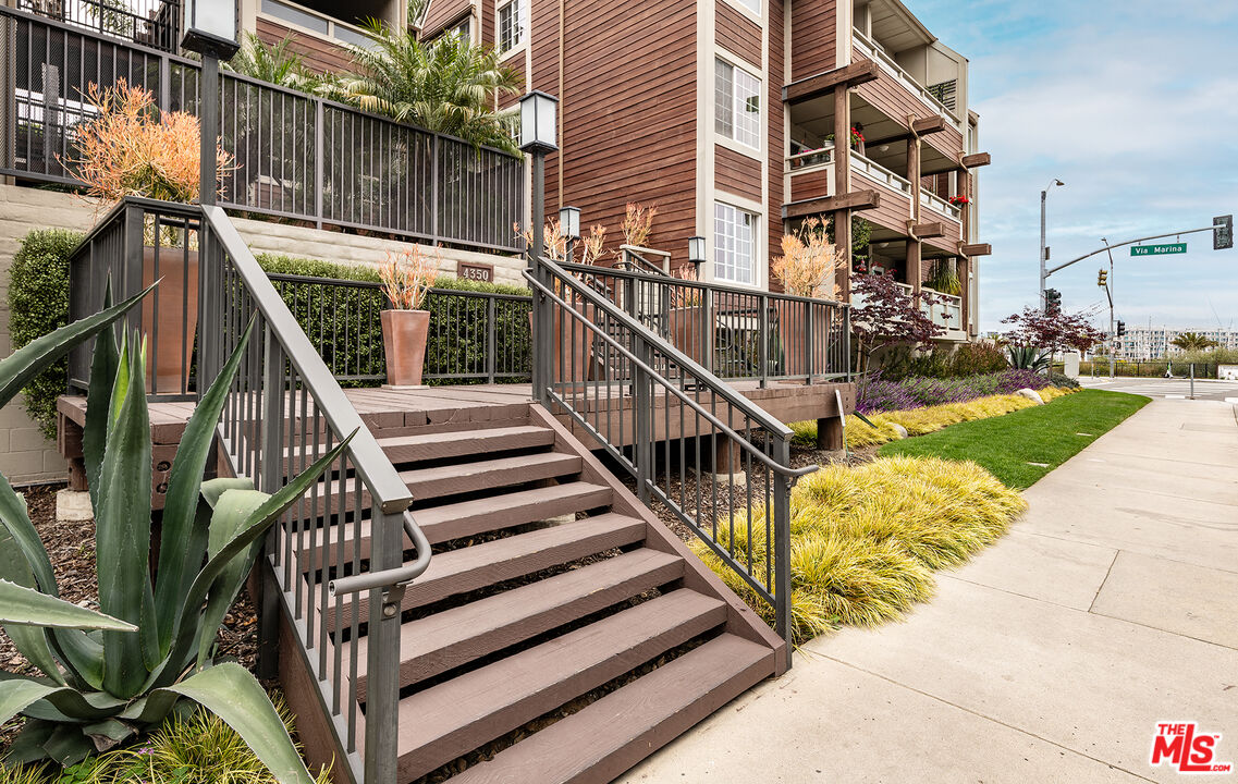 4350 Vía Dolce, Unit 105 Marina del Rey, CA 90292 - Photo 23 of 31 a view of entryway with a front door