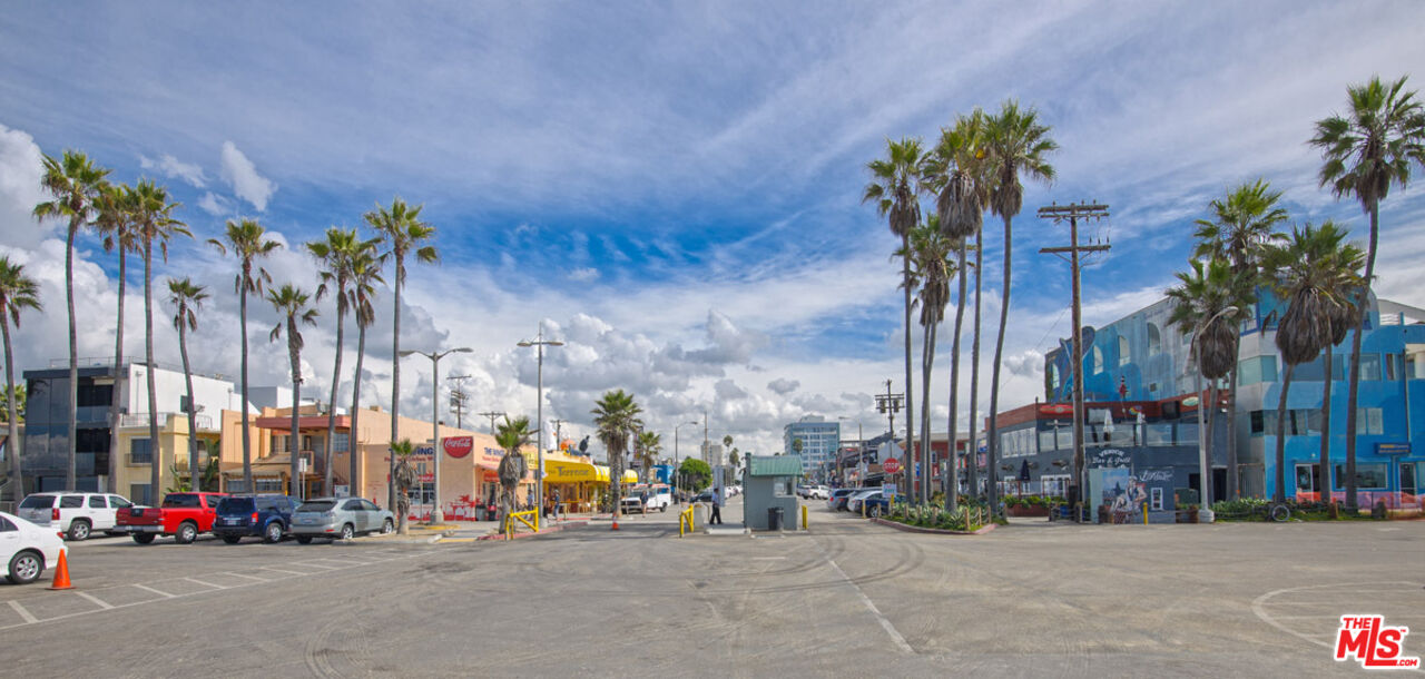 4350 Vía Dolce, Unit 105 Marina del Rey, CA 90292 - Photo 31 of 31 a view of street with cars