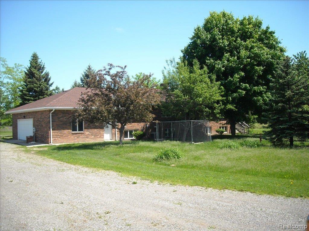 3175 Mason Road Howell, MI 48843 - Photo 2 of 11 3175 Mason back