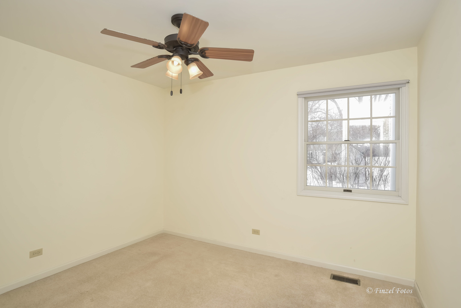 691 Canyon Lane Elgin, IL 60123 - Photo 12 of 17 an empty room