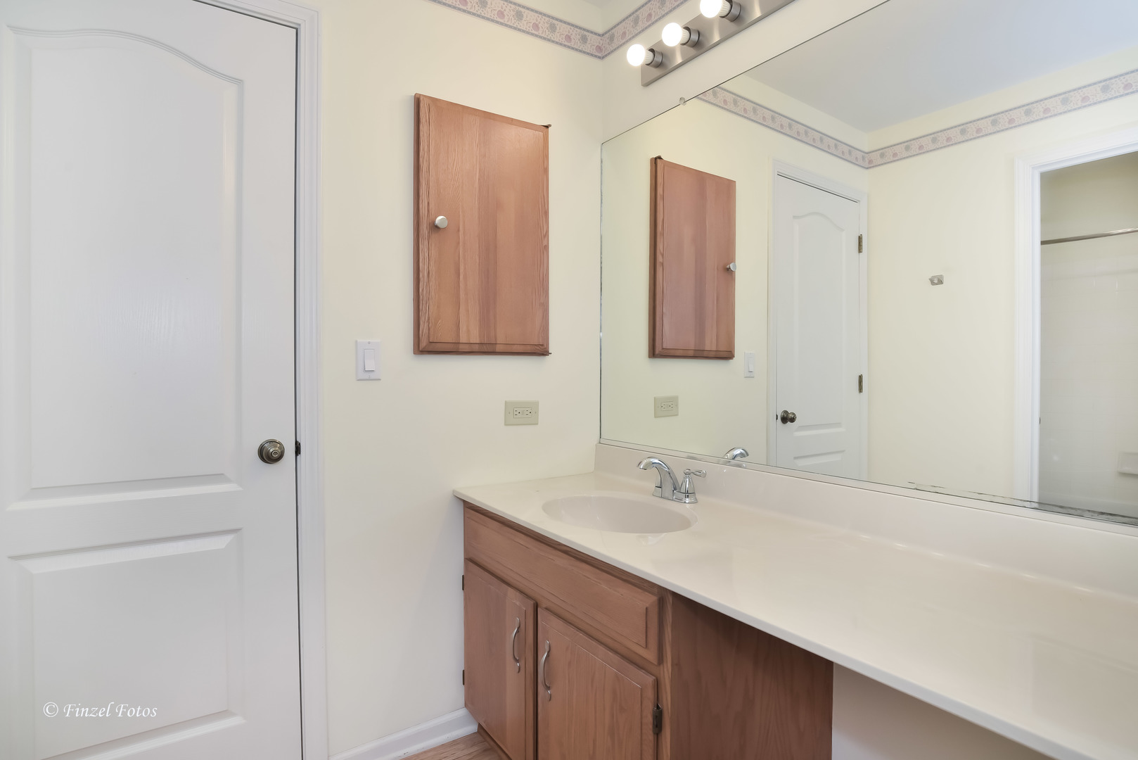 691 Canyon Lane Elgin, IL 60123 - Photo 13 of 17 a bathroom with a sink and a mirror