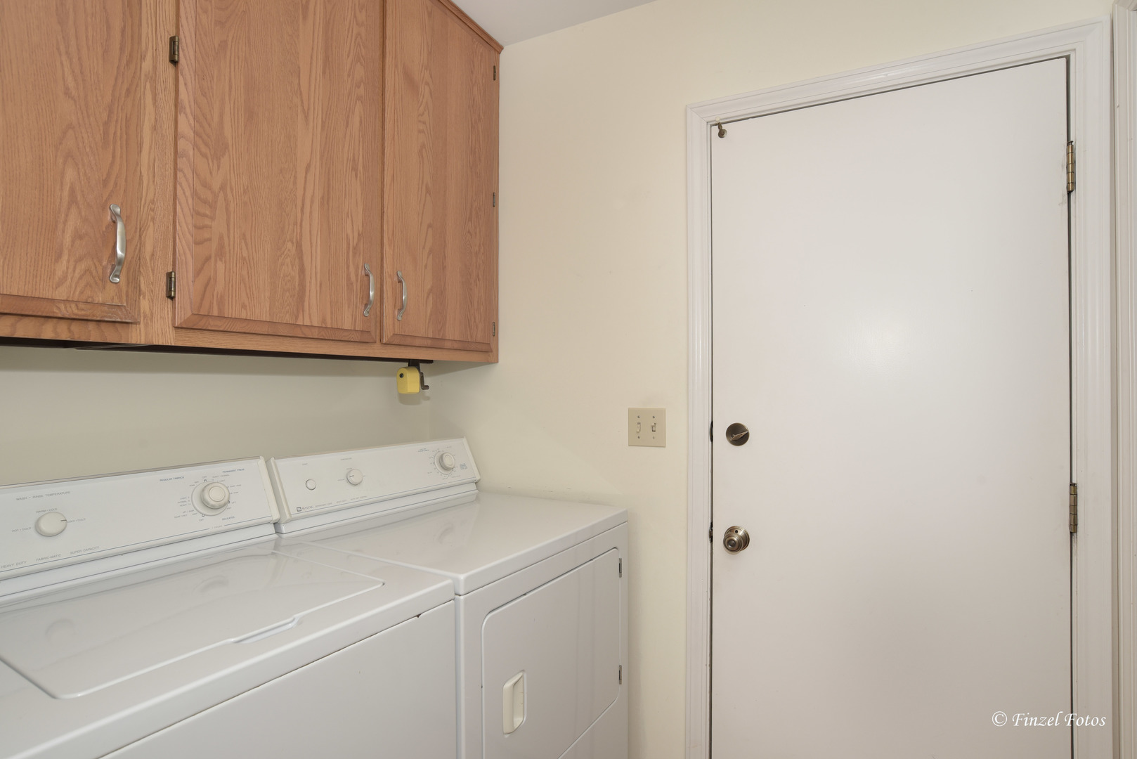 691 Canyon Lane Elgin, IL 60123 - Photo 14 of 17 a view of cabinets