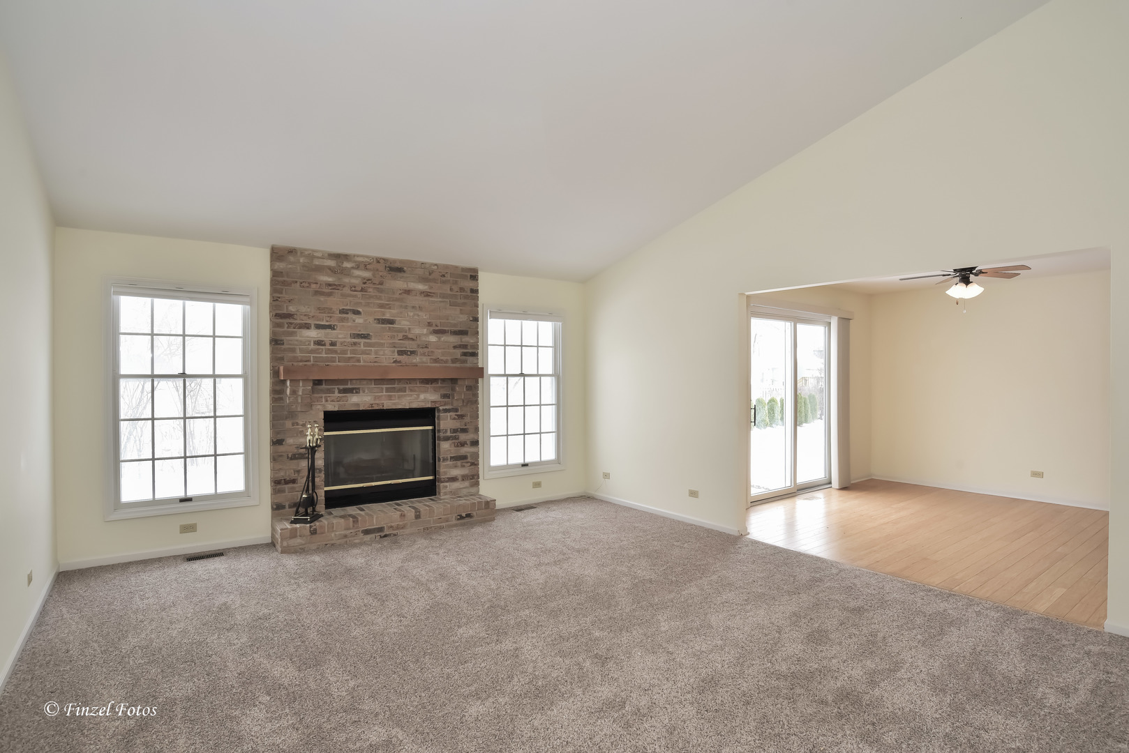 691 Canyon Lane Elgin, IL 60123 - Photo 2 of 17 an empty room with windows
