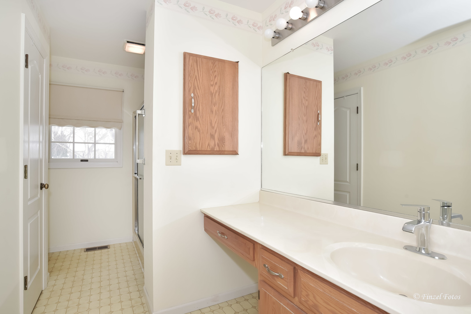 691 Canyon Lane Elgin, IL 60123 - Photo 10 of 17 a bathroom with a sink and a mirror
