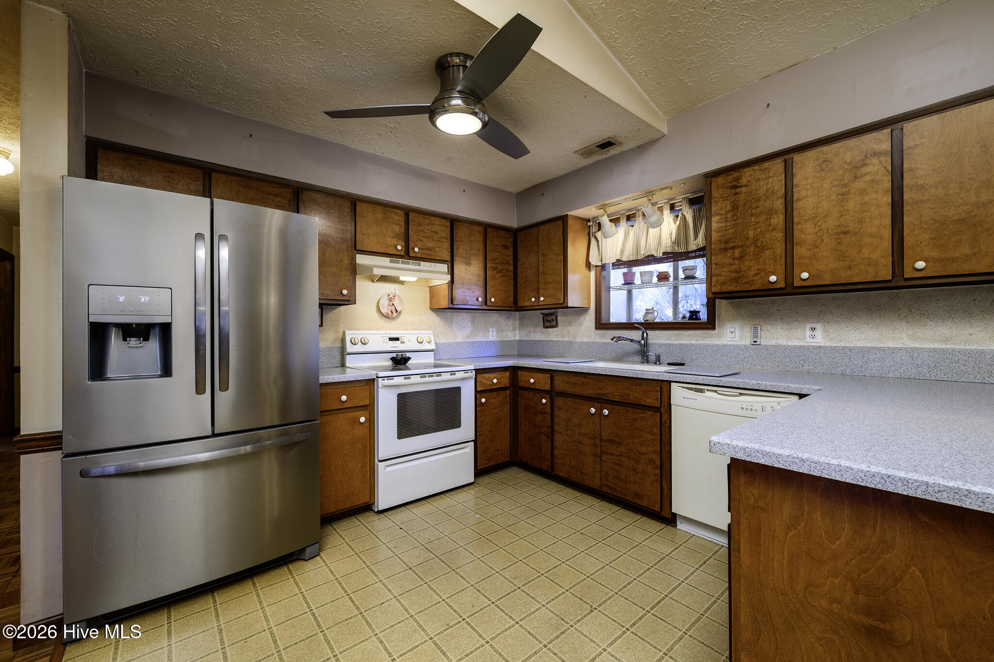 4470 Wilcox Road New Bern, NC 28562 - Photo 3 of 37 Kitchen