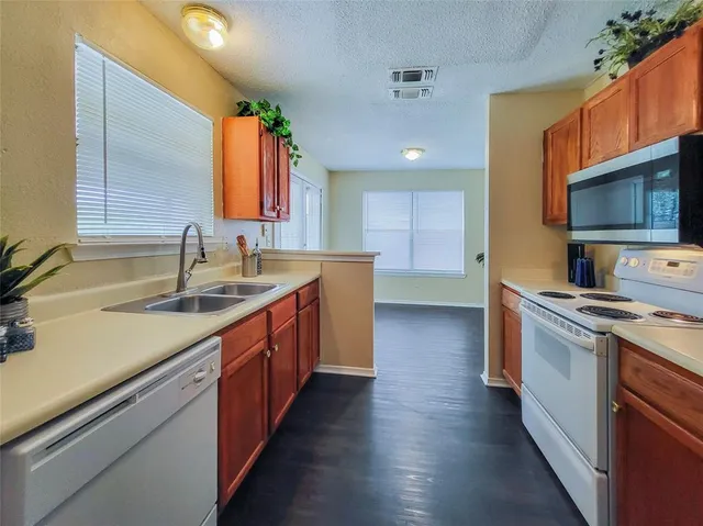 $1,995 | 823 Wyndham Place, Arlington, TX 76017