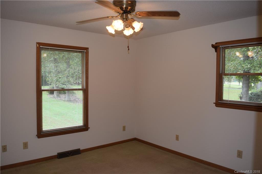 324 Kimmswick Road Charlotte, NC 28214 - Photo 14 of 23 Gallery Image 14