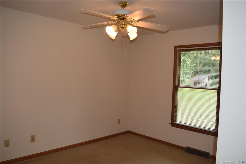 324 Kimmswick Road Charlotte, NC 28214 - Photo 16 of 23 Gallery Image 16