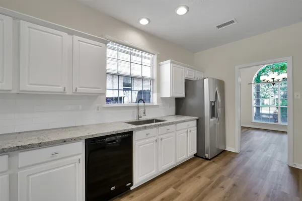 $2,600 | 59 Hidden Meadow Drive, The Woodlands, TX 77382