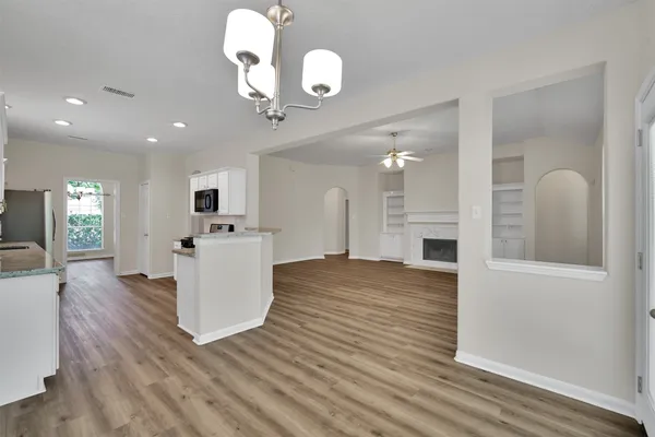 $2,600 | 59 Hidden Meadow Drive, The Woodlands, TX 77382