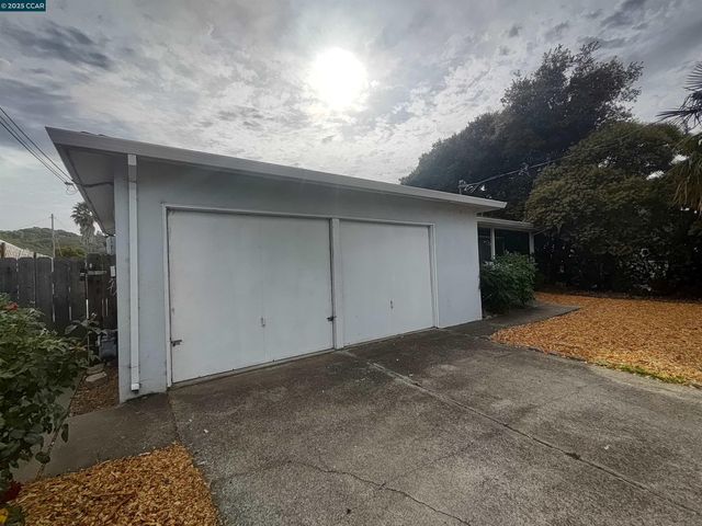 $789,000 | 1665 Center Road, Novato, CA 94947