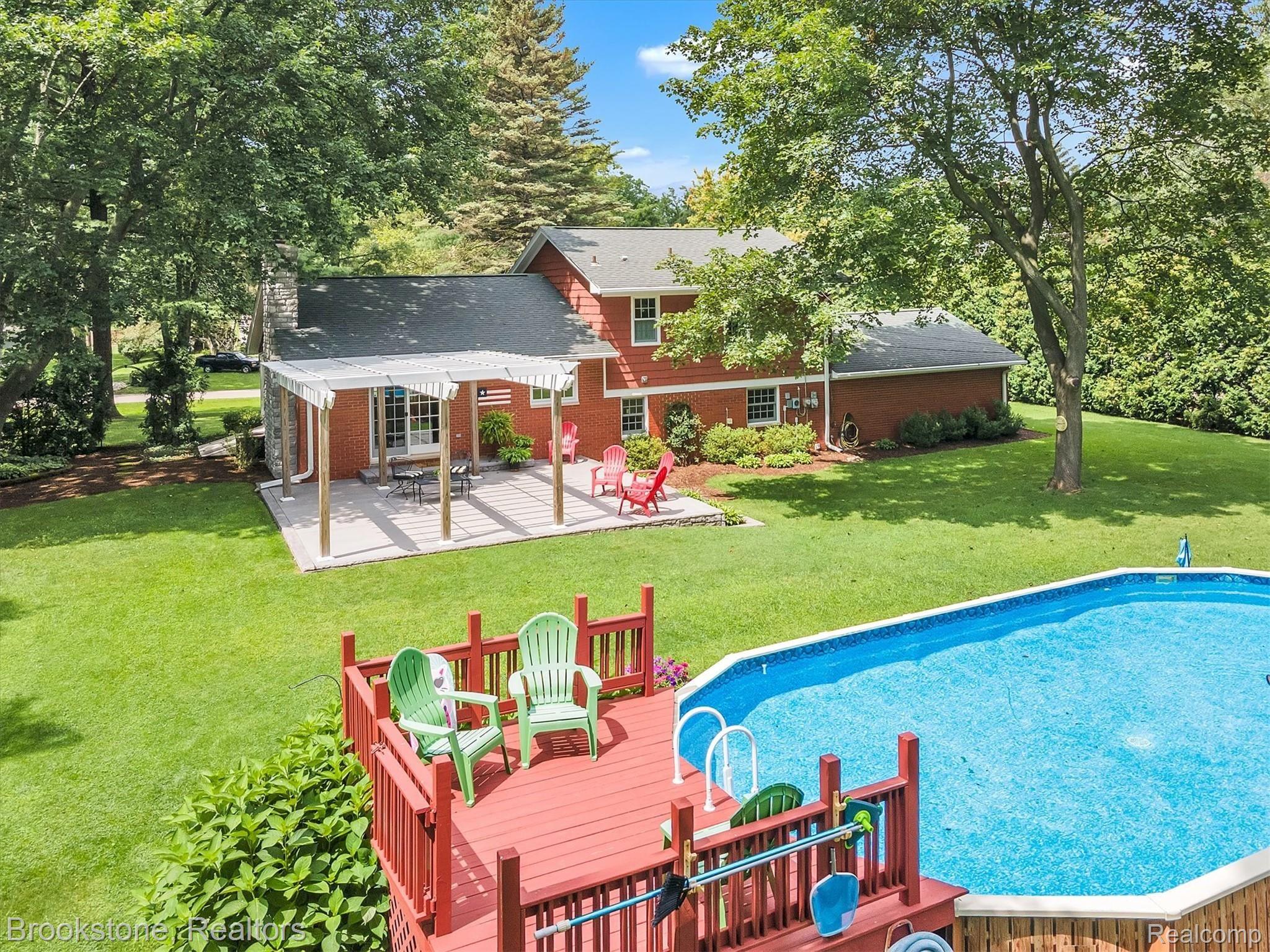 2515 Hickory Lawn Road Rochester, MI 48307 - Photo 34 of 35 41-2515-Hickory-Lawn-Rd-Rochester-Hills-MI-48307-WindowStill-Real-Estate-Photography-41.jpg