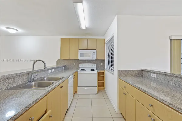 $2,550 | 22721 Southwest 88th Place, Unit 1019, Cutler Bay, FL 33190