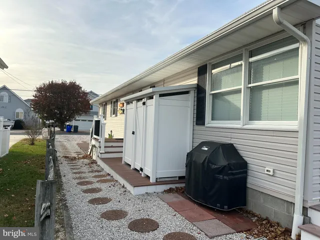 a view of a back yard of the house
